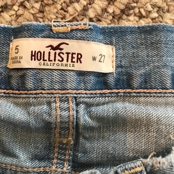 ✅SOLD✅Hollister Distressed Boyfriend Jeans - Picture 1 of 2